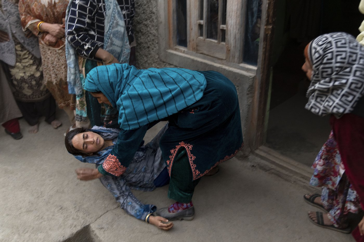 3 Indian soldiers and 2 civilians are killed in an alleged rebel ambush in Kashmir | iNFOnews.ca