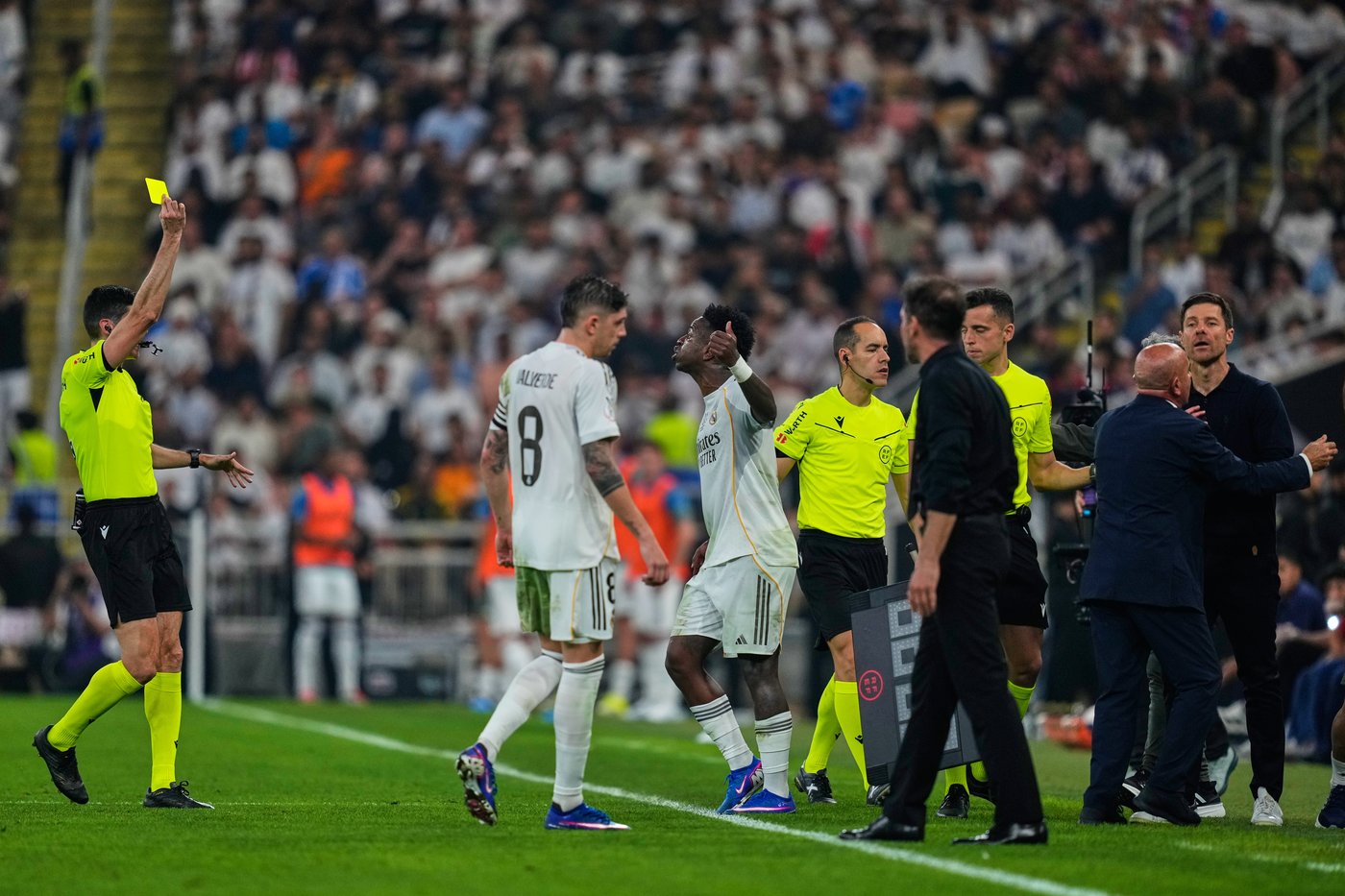 Simeone apologizes to Vinícius and Real Madrid president after heated Super Cup clash | iNFOnews.ca