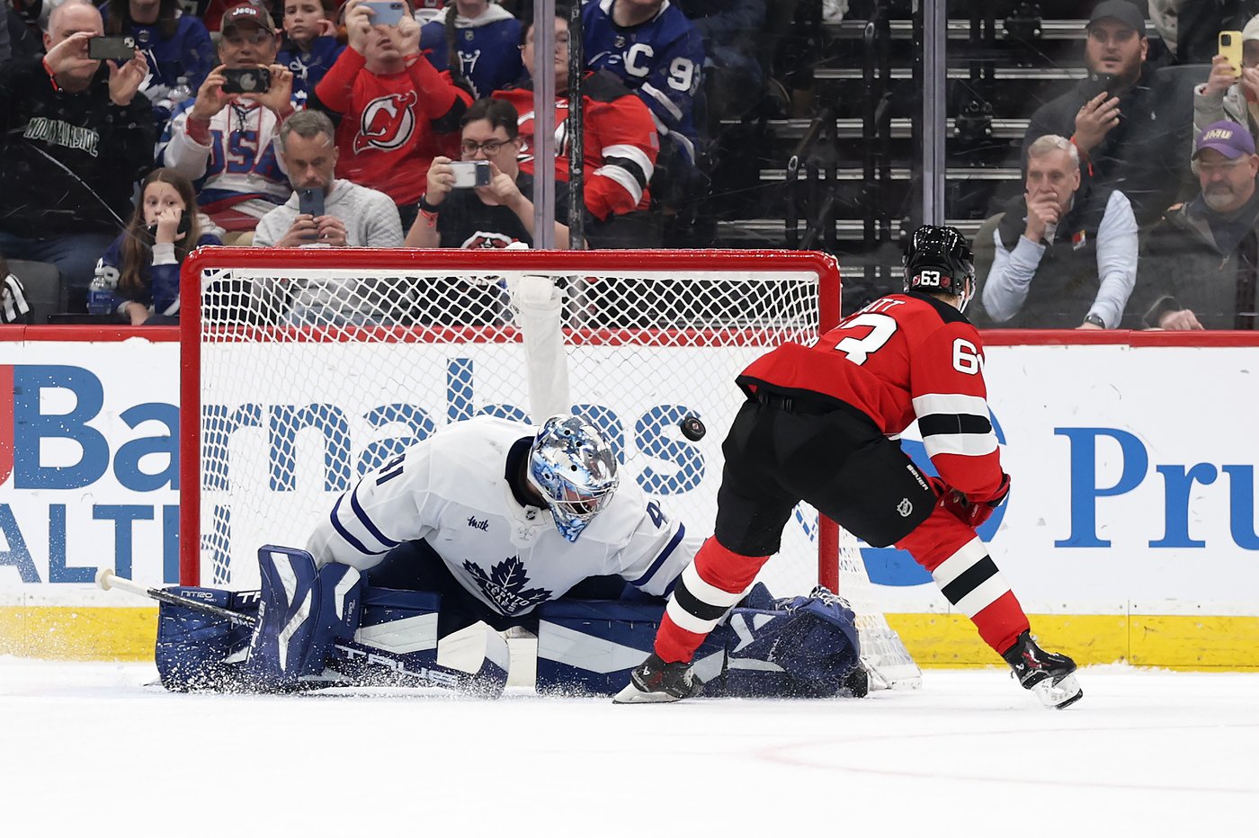 Cotter and Bratt score in shootout after Brown forces OT in Devils' 4-3 win over Maple Leafs | iNFOnews.ca Cotter and Bratt score in shootout after Brown forces OT in Devils' 4-3 win over Maple Leafs | iNFOnews.ca