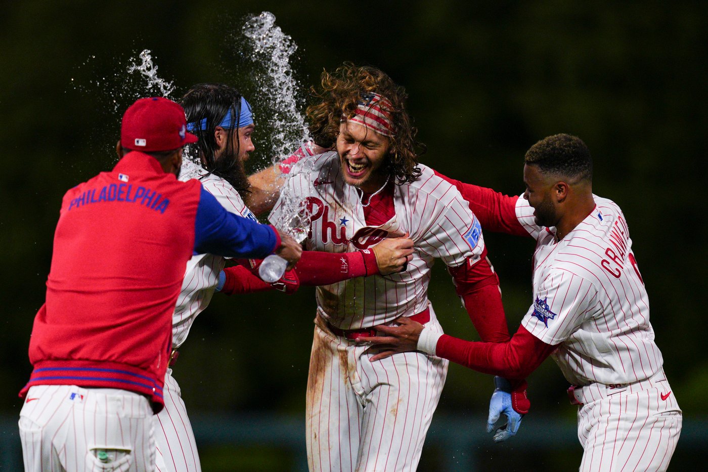 Schwarber delivers as Phillies rally again to beat Giants 6-5 in 10 innings for doubleheader sweep | iNFOnews.ca