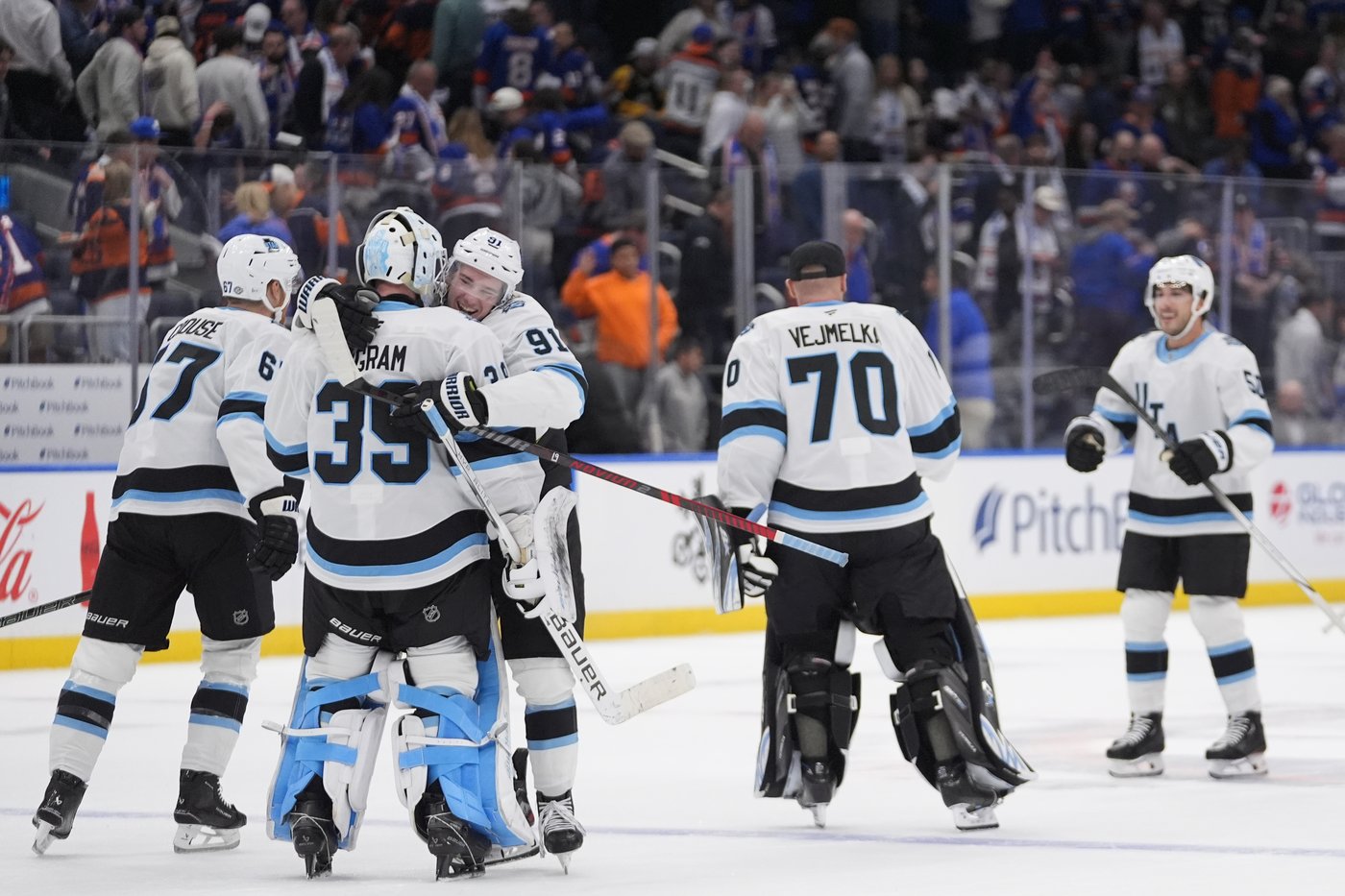 Dylan Guenther scores twice, Utah outlasts Islanders 5-4 in OT to improve to 2-0 | iNFOnews.ca