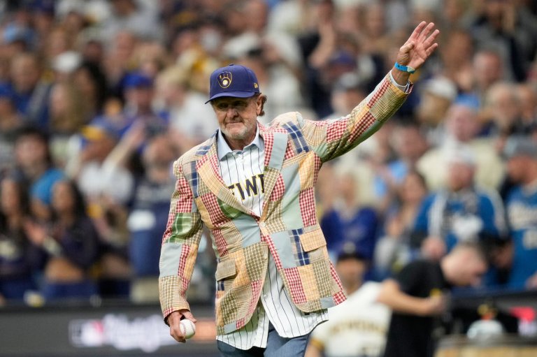 Robin Yount and Brewers' broadcast team pay tribute to Bob Uecker by borrowing from his wardrobe | iNFOnews.ca