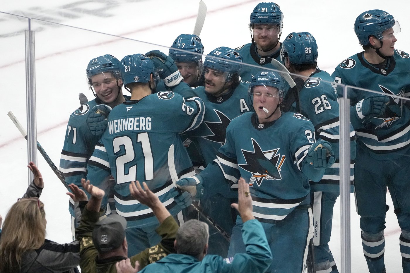 Celebrini returns from injury and Wennberg scores in OT to lift Sharks over Blue Jackets 2-1 | iNFOnews.ca