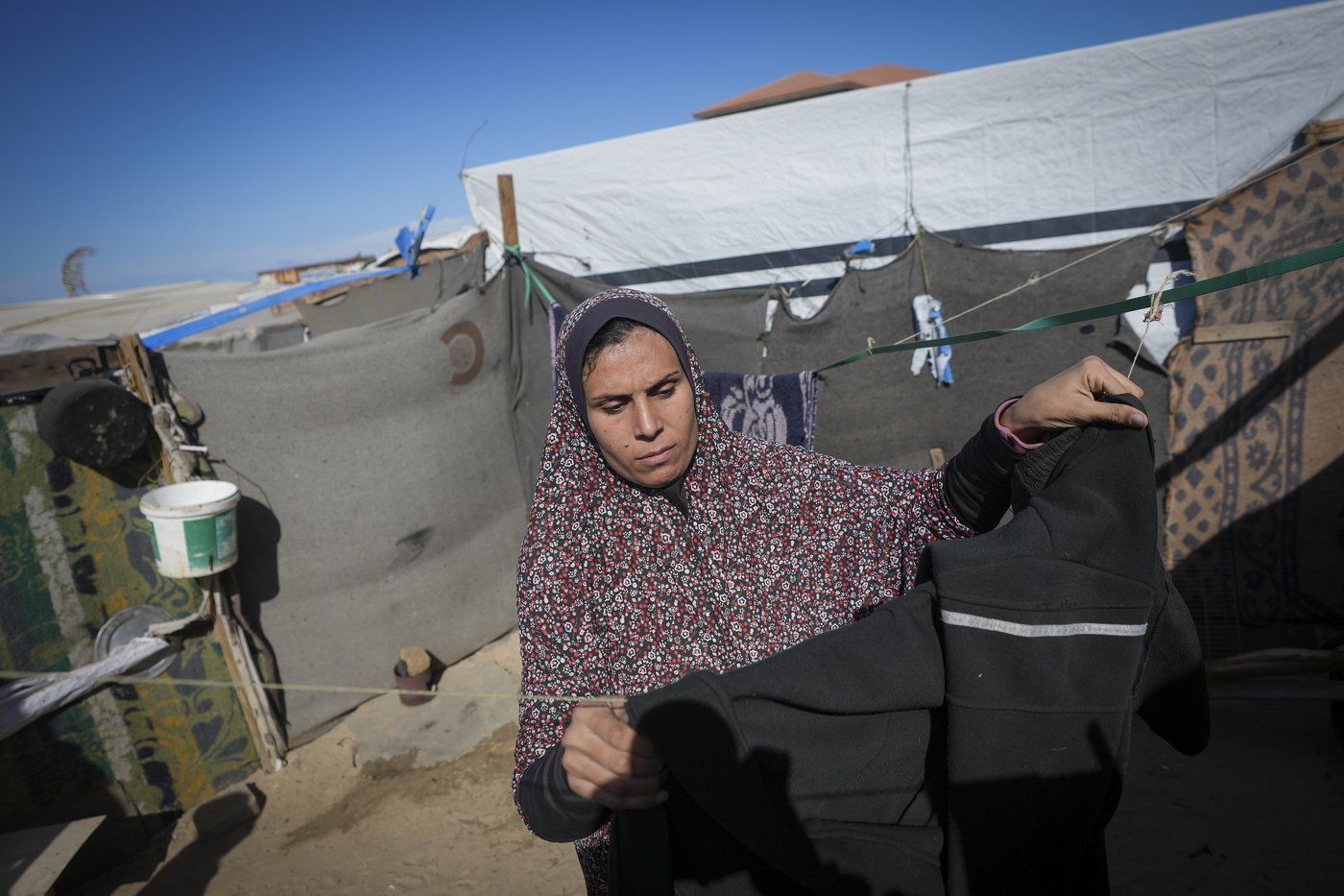 In Gaza's crowded tent camps, women wrestle with a life stripped of privacy | iNFOnews.ca