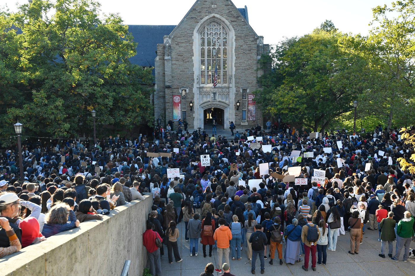 Students turn on Cornell's president over the school's handling of gang rape allegations | iNFOnews.ca Students turn on Cornell's president over the school's handling of gang rape allegations | iNFOnews.ca