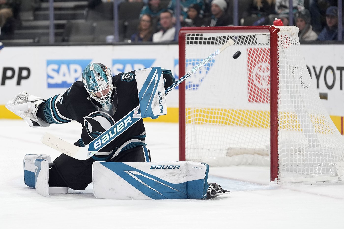 The Sharks beat the Lightning 2-1 for their 1st home win since November | iNFOnews.ca The Sharks beat the Lightning 2-1 for their 1st home win since November | iNFOnews.ca