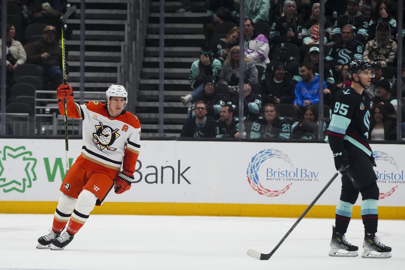 Ducks score 3 goals early in 2nd period and beat Kraken 6-4 for 3rd straight win | iNFOnews.ca
