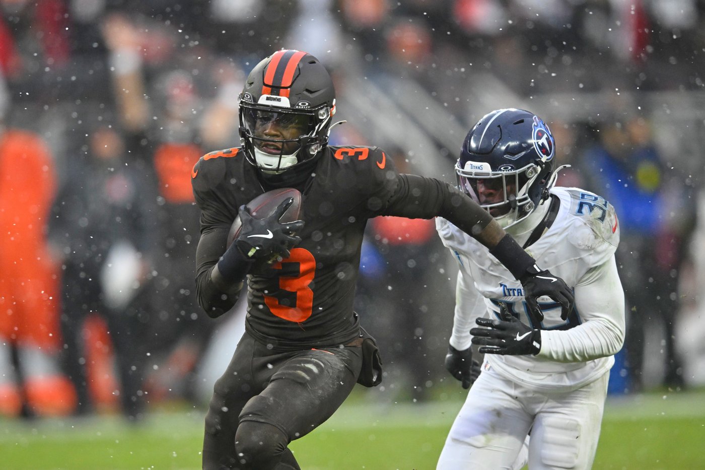 Tony Pollard runs for 161 yards and 2 TDs as Titans outlast Shedeur Sanders and Browns 31-29 | iNFOnews.ca