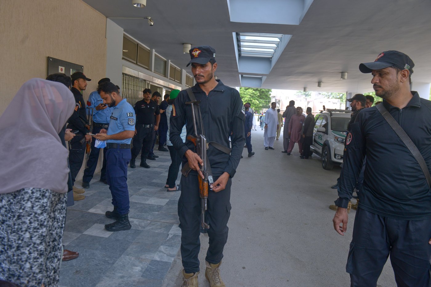 Pakistani investigators visiting hospital nursery where fire killed 14 newborns | iNFOnews.ca Pakistani investigators visiting hospital nursery where fire killed 14 newborns | iNFOnews.ca