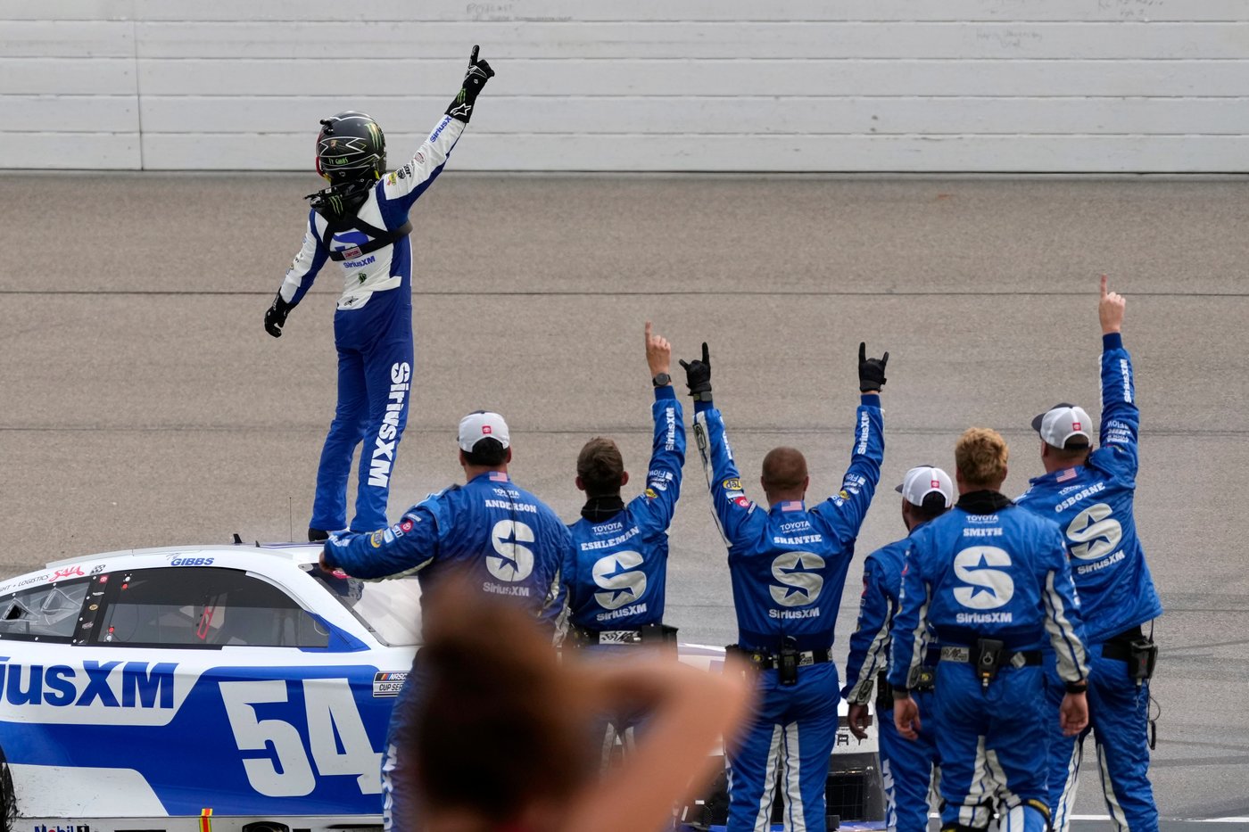 Ty Gibbs holds on to win NASCAR Cup Series race at Iowa Speedway | iNFOnews.ca Ty Gibbs holds on to win NASCAR Cup Series race at Iowa Speedway | iNFOnews.ca
