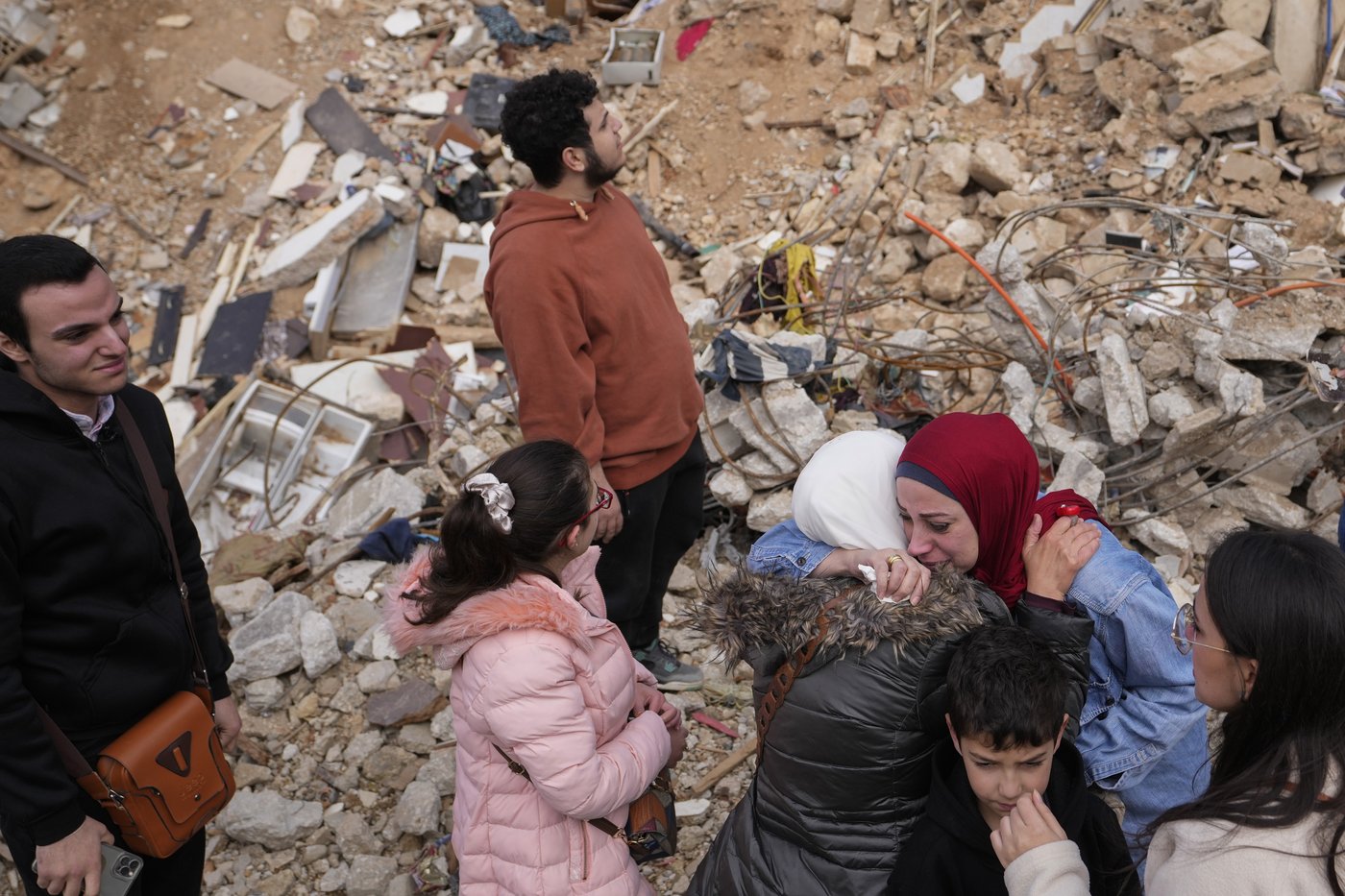 Family returns to their Lebanese city to find a crater where their 50-year-old home once stood | iNFOnews.ca
