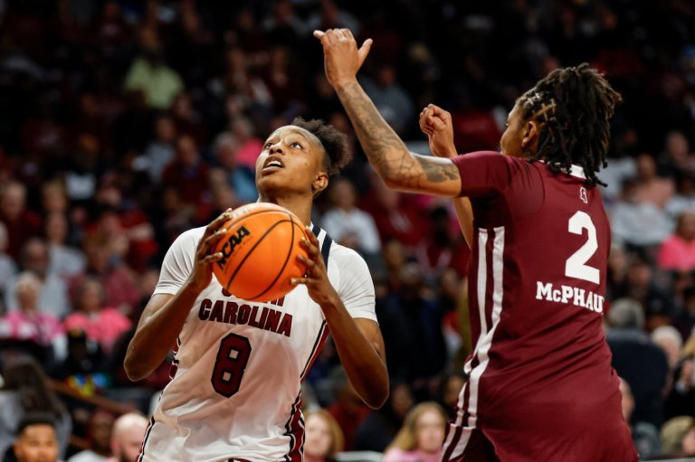 Edwards scores 21, surpasses 1,000 career points in No. 3 South Carolina's 88-45 win over Bulldogs | iNFOnews.ca