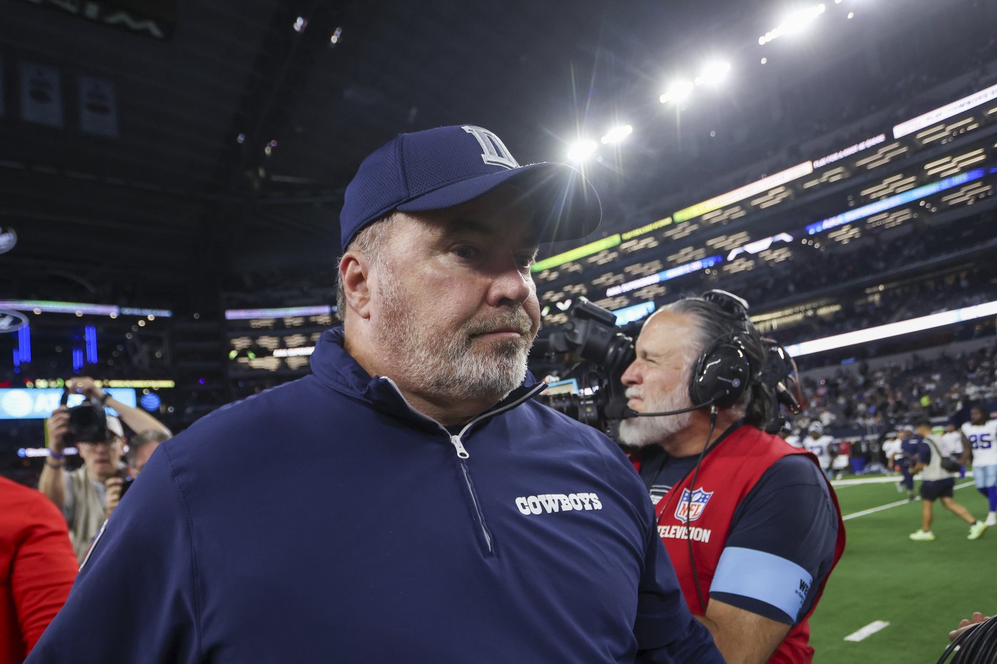 Cowboys fall at home again after piece of roof comes down before loss to Texans | iNFOnews.ca