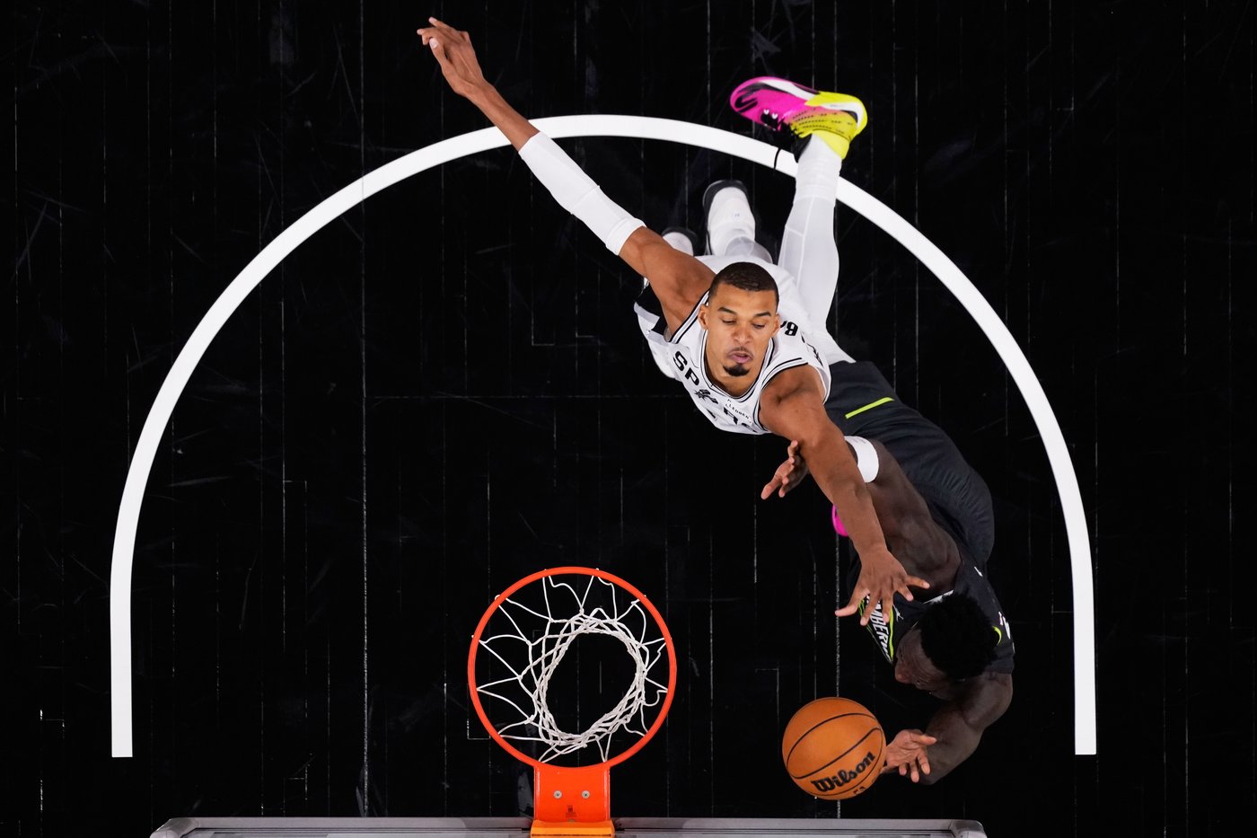 Wembanyama, Spurs take out frustration on Timberwolves to even semifinal series at one apiece | iNFOnews.ca