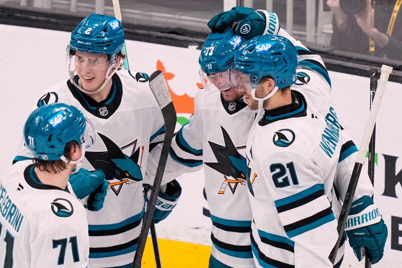 Sharks beat Bruins 4-2, snapping Boston’s 13-game home winning streak | iNFOnews.ca