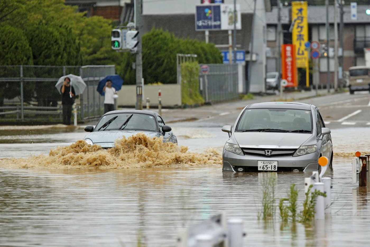 Heavy rain and flooding in north-central Japan strands people and vehicles | iNFOnews.ca Heavy rain and flooding in north-central Japan strands people and vehicles | iNFOnews.ca