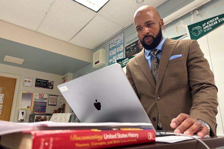 Pennsylvania high school history instructor named nation's Teacher of the Year | iNFOnews.ca