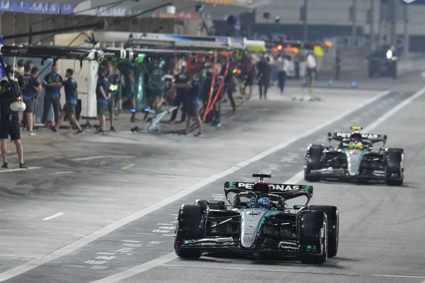 Norris takes pole for season-ending Abu Dhabi GP and Hamilton 18th in Mercedes farewell | iNFOnews.ca