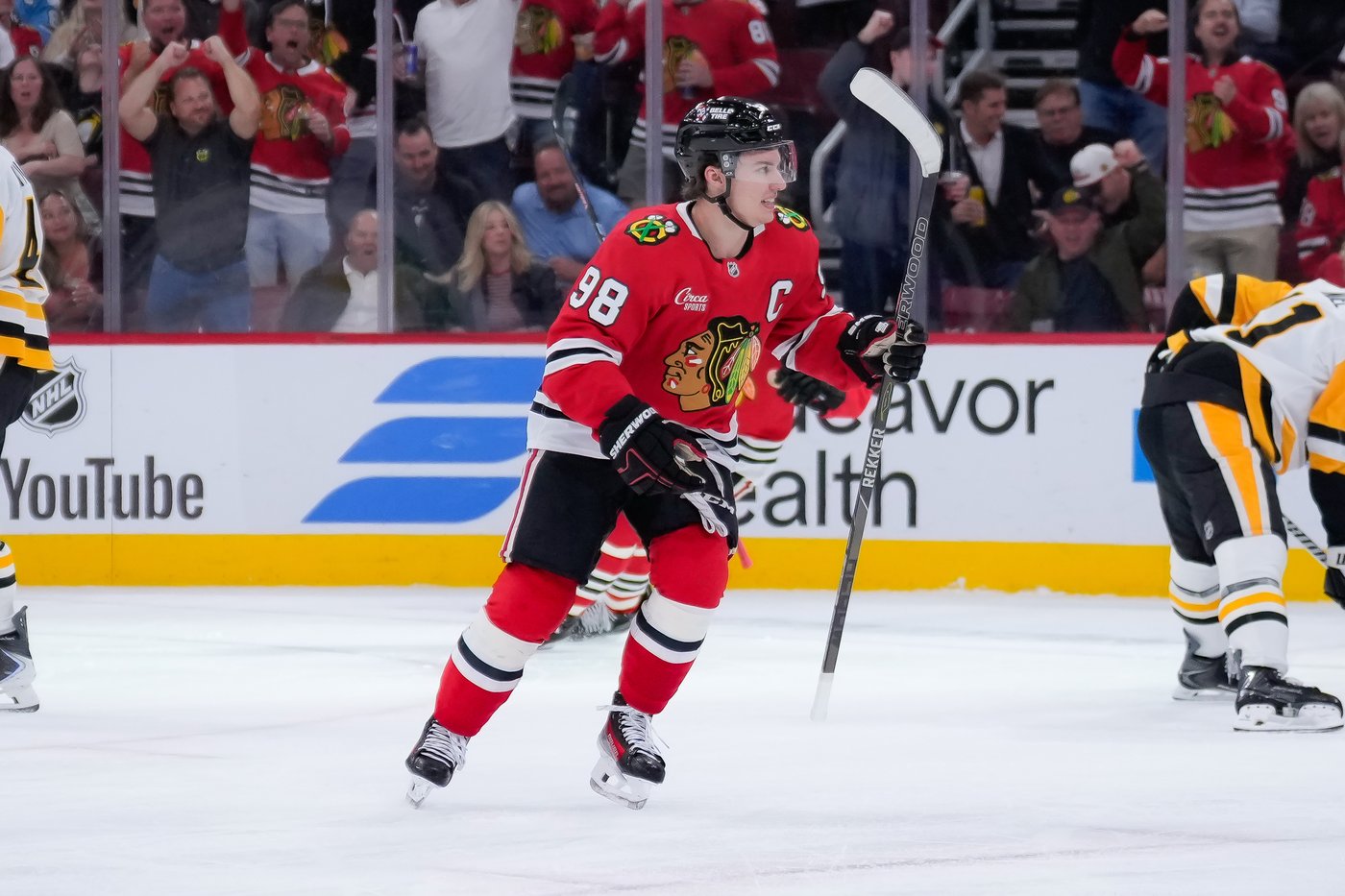 Blackhawks star Connor Bedard makes his season debut in victory over Penguins | iNFOnews.ca Blackhawks star Connor Bedard makes his season debut in victory over Penguins | iNFOnews.ca