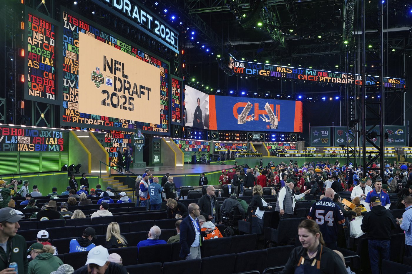 NFL draft latest: Round 1 ends and QB Shedeur Sanders is still available | iNFOnews.ca NFL draft latest: Round 1 ends and QB Shedeur Sanders is still available | iNFOnews.ca