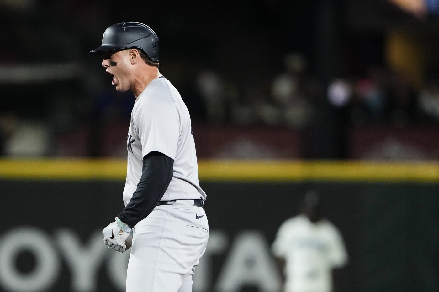 Rizzo drives in 2 runs as Yankees earn playoff berth with 2-1 win over Mariners in 10 innings | iNFOnews.ca