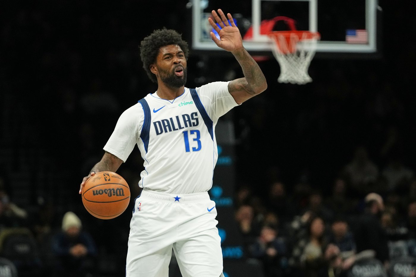 Mavericks beat the Nets 123-114 after both teams arrive on game day because of the blizzard | iNFOnews.ca
