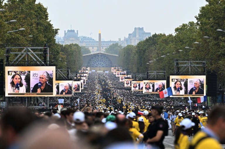 Pope Leo XIV's outdoor Mass in Paris: the eye-popping numbers | iNFOnews.ca