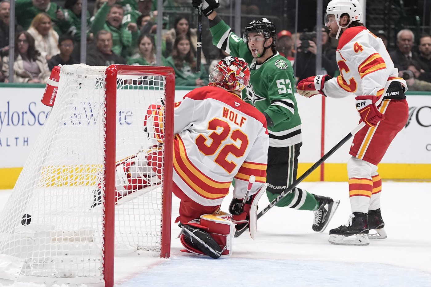 Hintz ignites third-period goal barrage as Stars beat Flames 6-2 | iNFOnews.ca