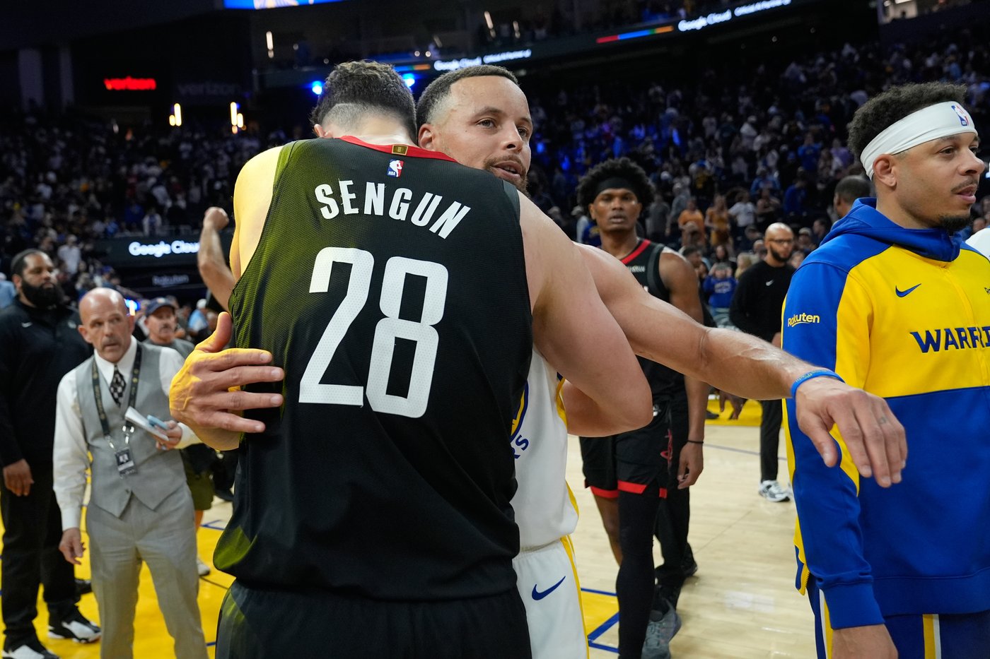 After missing more than 2 months with right knee injury, Stephen Curry returns for Warriors | iNFOnews.ca After missing more than 2 months with right knee injury, Stephen Curry returns for Warriors | iNFOnews.ca