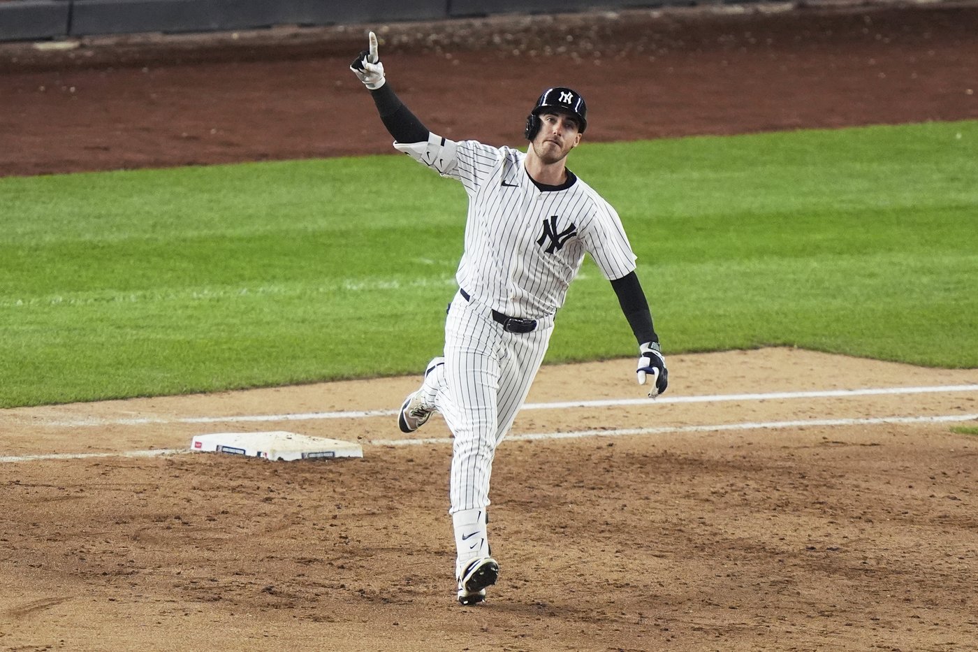 Bellinger powers Yankees past Mets 8-2 with grand slam and 6 RBIs | iNFOnews.ca