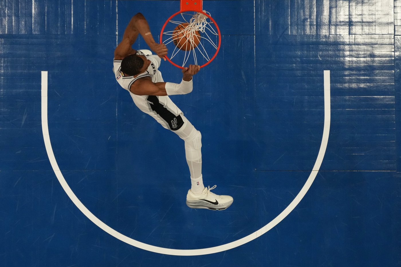 Wembanyama gives the Spurs another gem in a 115-108 win over the T-wolves to take a 2-1 series lead | iNFOnews.ca