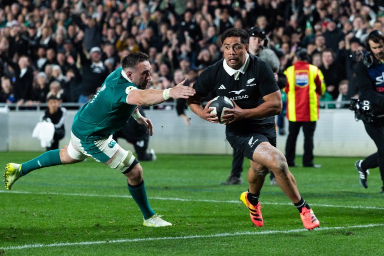 New Zealand beats Ireland 40-21 to stay unbeaten in the Nations Championship | iNFOnews.ca