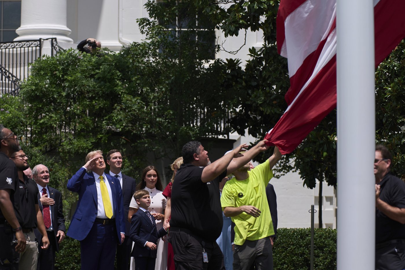 Trump remakes the White House with new flagpoles | iNFOnews.ca Trump remakes the White House with new flagpoles | iNFOnews.ca