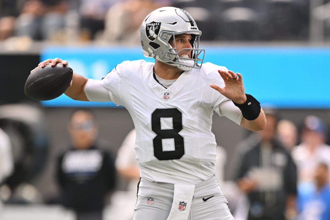 Kirk Cousins connects with Cody White for 2 TDs and Raiders beat Chargers 26-14 | iNFOnews.ca Kirk Cousins connects with Cody White for 2 TDs and Raiders beat Chargers 26-14 | iNFOnews.ca