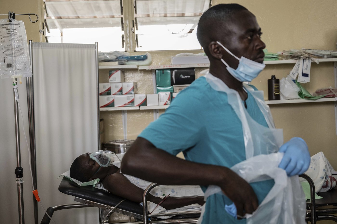 Panic spreads in eastern Congo's largest city as rebels battling the army close in around Goma | iNFOnews.ca