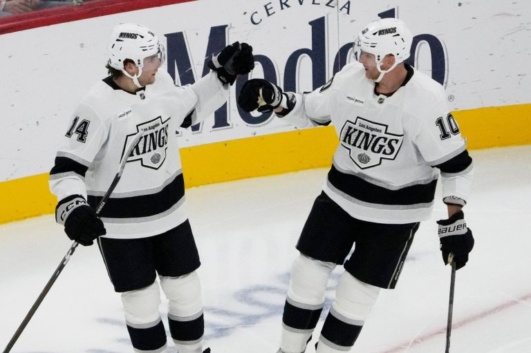 Laferriere and Fiala score in 2nd-period burst to back Forsberg in Kings' 3-1 win over Blackhawks | iNFOnews.ca Laferriere and Fiala score in 2nd-period burst to back Forsberg in Kings' 3-1 win over Blackhawks | iNFOnews.ca