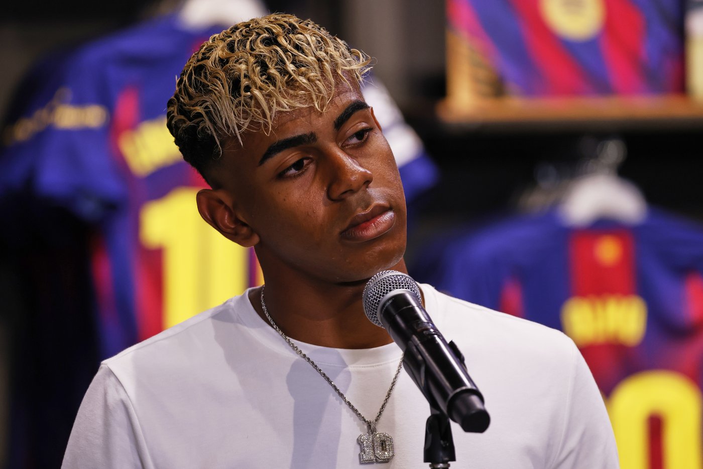 Lamine Yamal to wear Barcelona's iconic No. 10 jersey next season | iNFOnews.ca