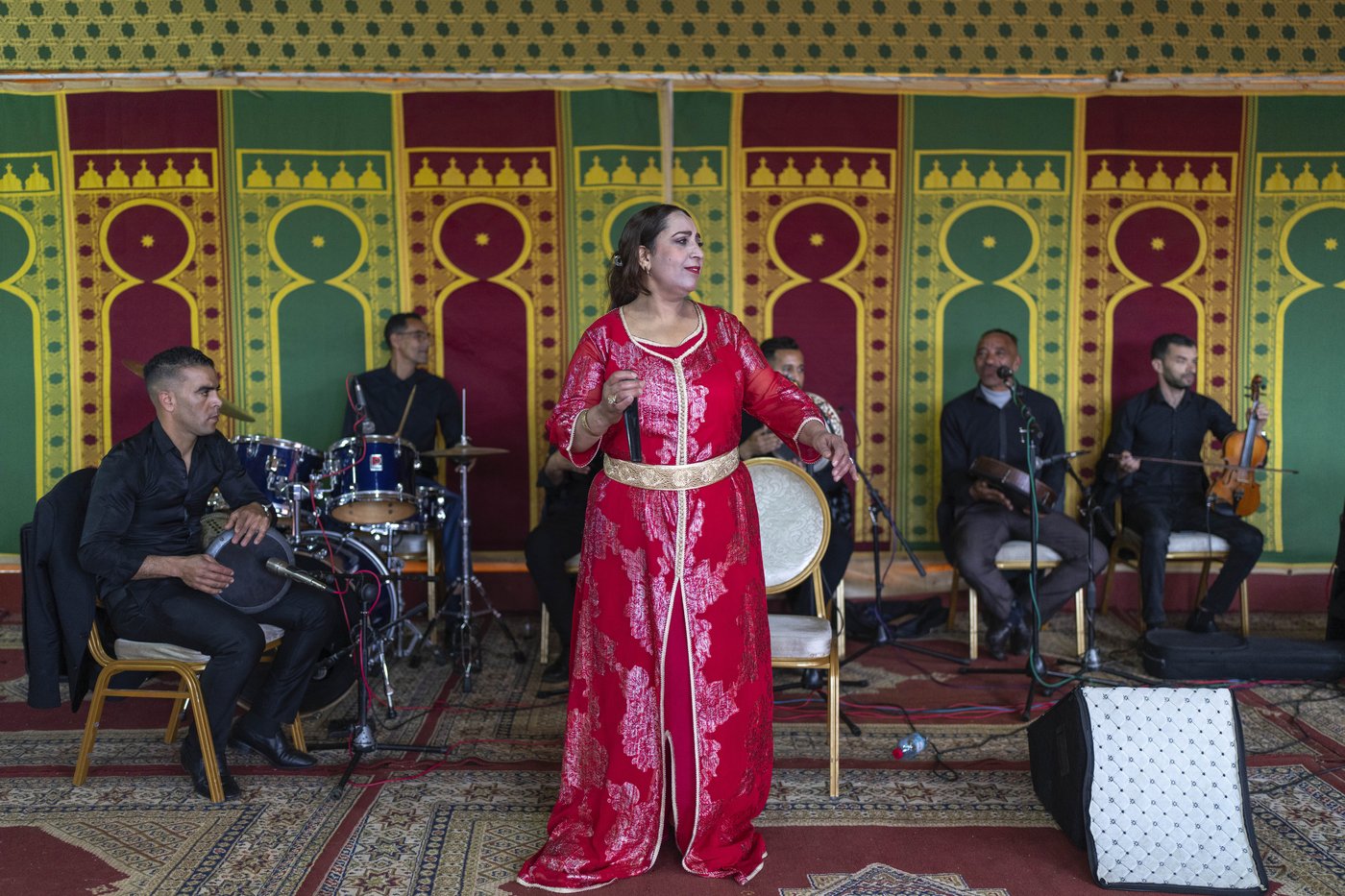 From urban bars to country weddings, Moroccan folk singers break barriers and keep traditions alive | iNFOnews.ca From urban bars to country weddings, Moroccan folk singers break barriers and keep traditions alive | iNFOnews.ca