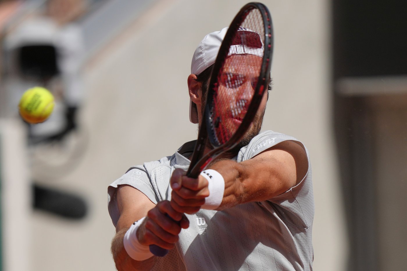 Gotta go: Home player Arthur Gea takes emergency bathroom break during French Open debut | iNFOnews.ca