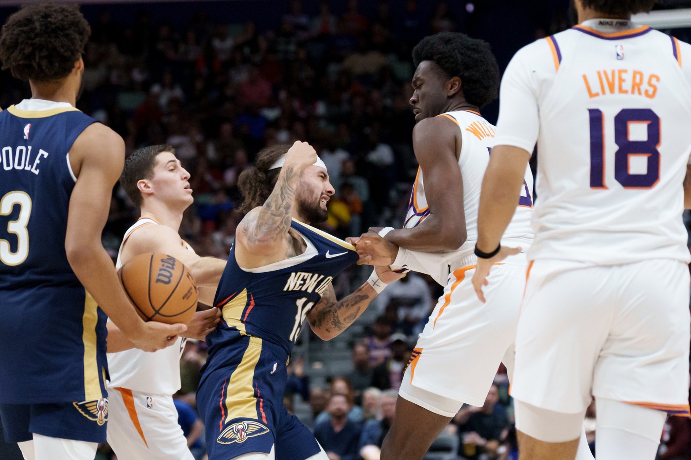 Pelicans guard Jose Alvarado and Suns center Mark Williams ejected after fight | iNFOnews.ca Pelicans guard Jose Alvarado and Suns center Mark Williams ejected after fight | iNFOnews.ca