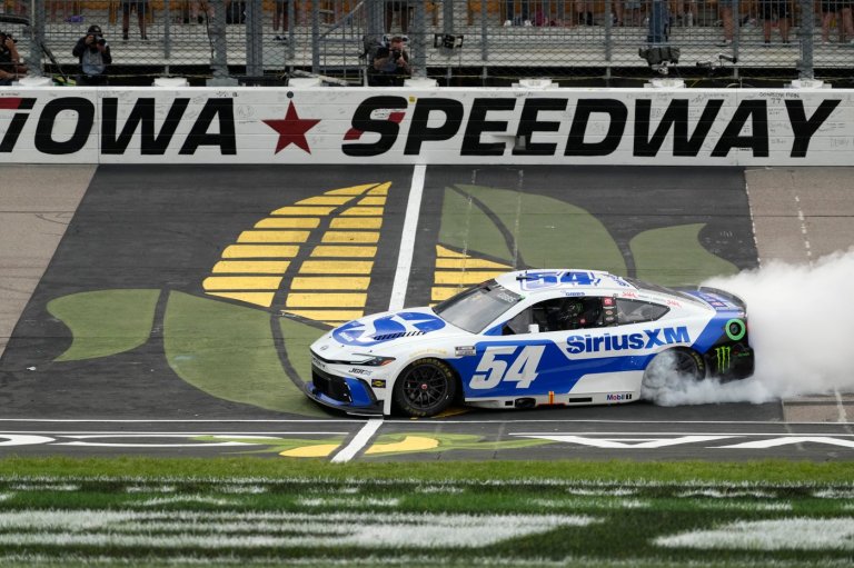 Ty Gibbs holds on to win NASCAR Cup Series race at Iowa Speedway | iNFOnews.ca