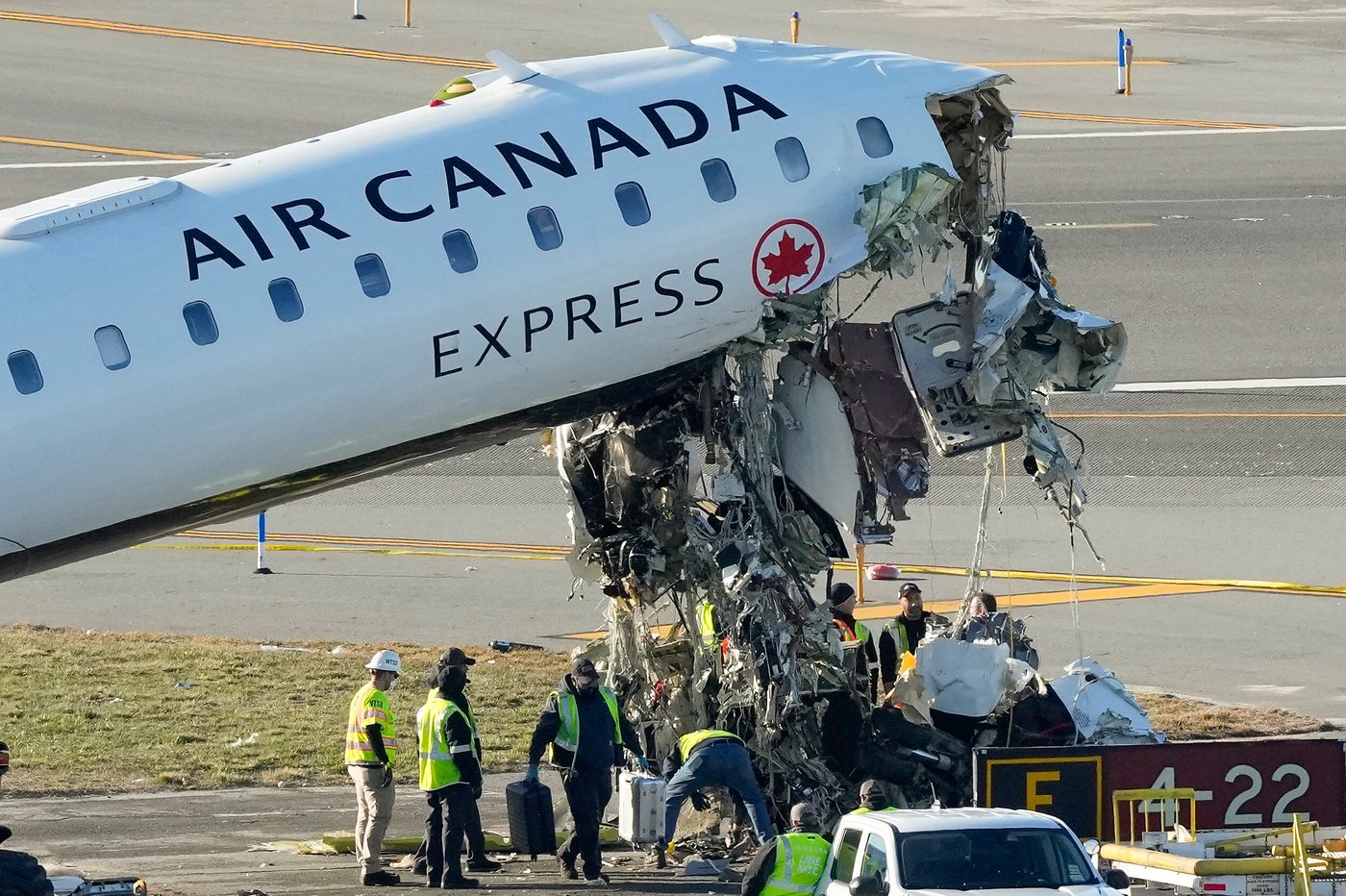 A timeline of the deadly collision at LaGuardia Airport | iNFOnews.ca A timeline of the deadly collision at LaGuardia Airport | iNFOnews.ca