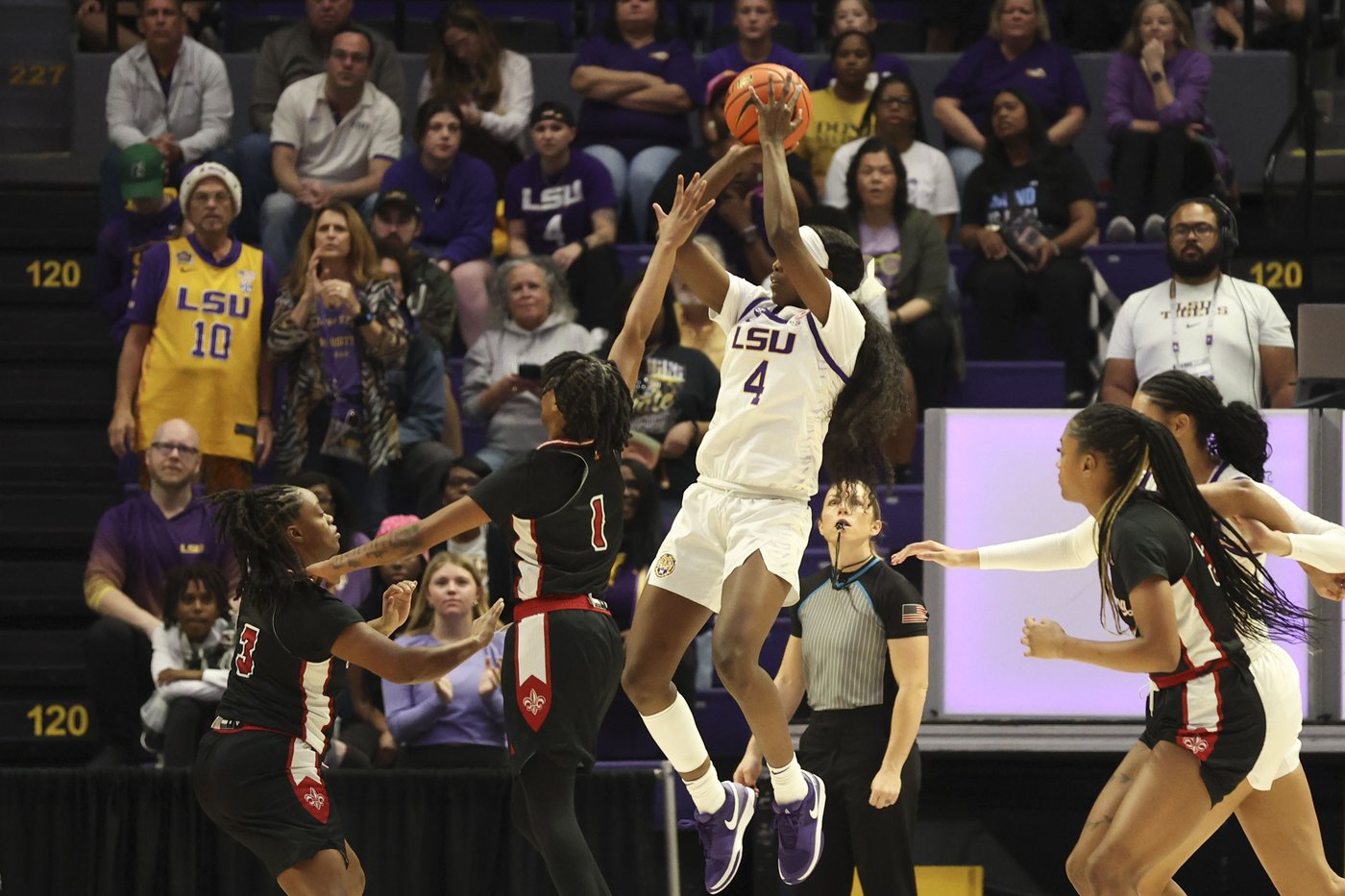 Wolfenbarger, Morrow lead No. 4 LSU past Louisiana-Lafayette 85-57 | iNFOnews.ca Wolfenbarger, Morrow lead No. 4 LSU past Louisiana-Lafayette 85-57 | iNFOnews.ca