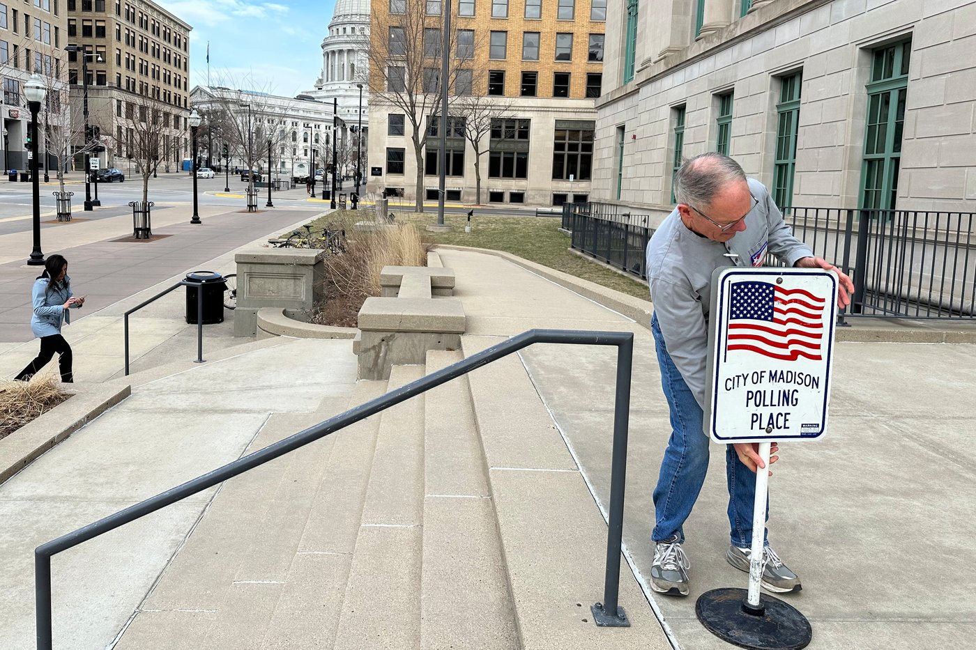 Wisconsin voters cast ballots under national spotlight to decide control of the state Supreme Court | iNFOnews.ca