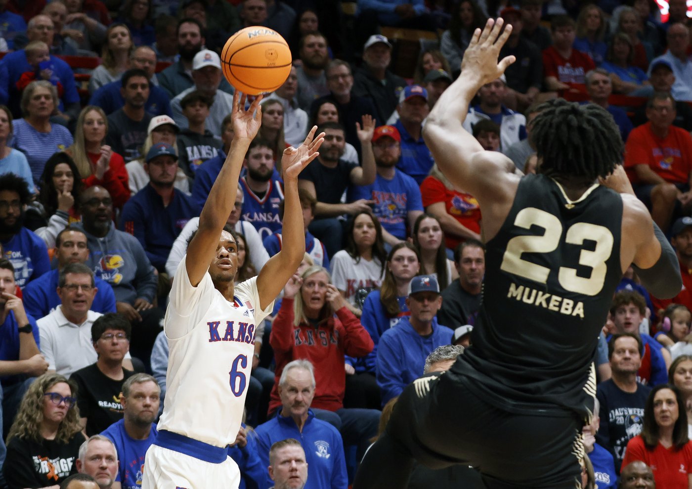 No. 1 Kansas beats Oakland 78-57 as Storr scores 16 off the bench | iNFOnews.ca