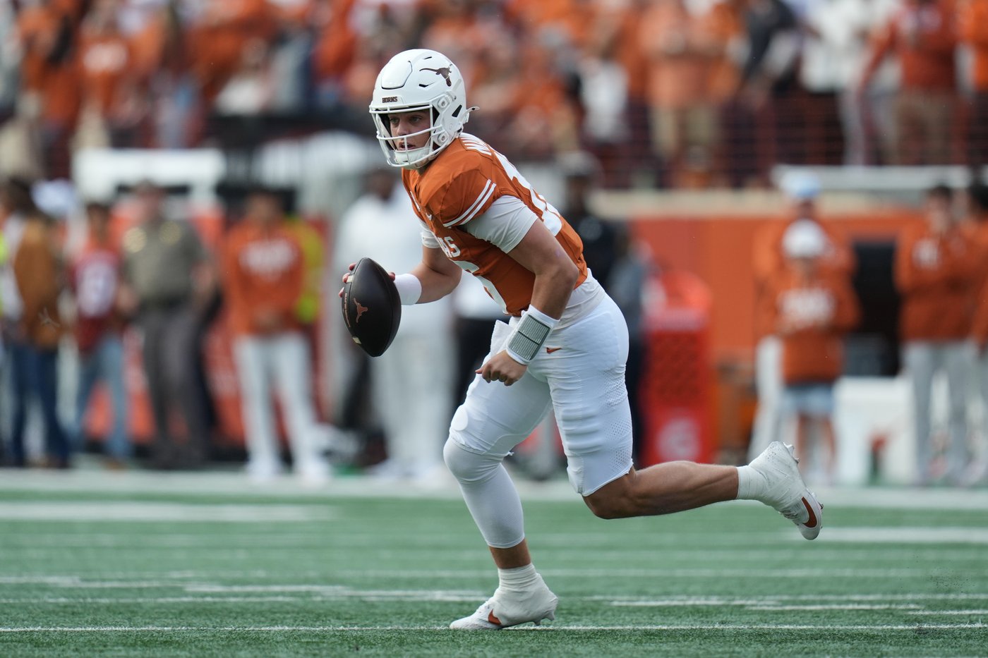 Manning throws 3 touchdowns and No. 20 Texas holds off No. 9 Vanderbilt late for 34-31 win | iNFOnews.ca Manning throws 3 touchdowns and No. 20 Texas holds off No. 9 Vanderbilt late for 34-31 win | iNFOnews.ca