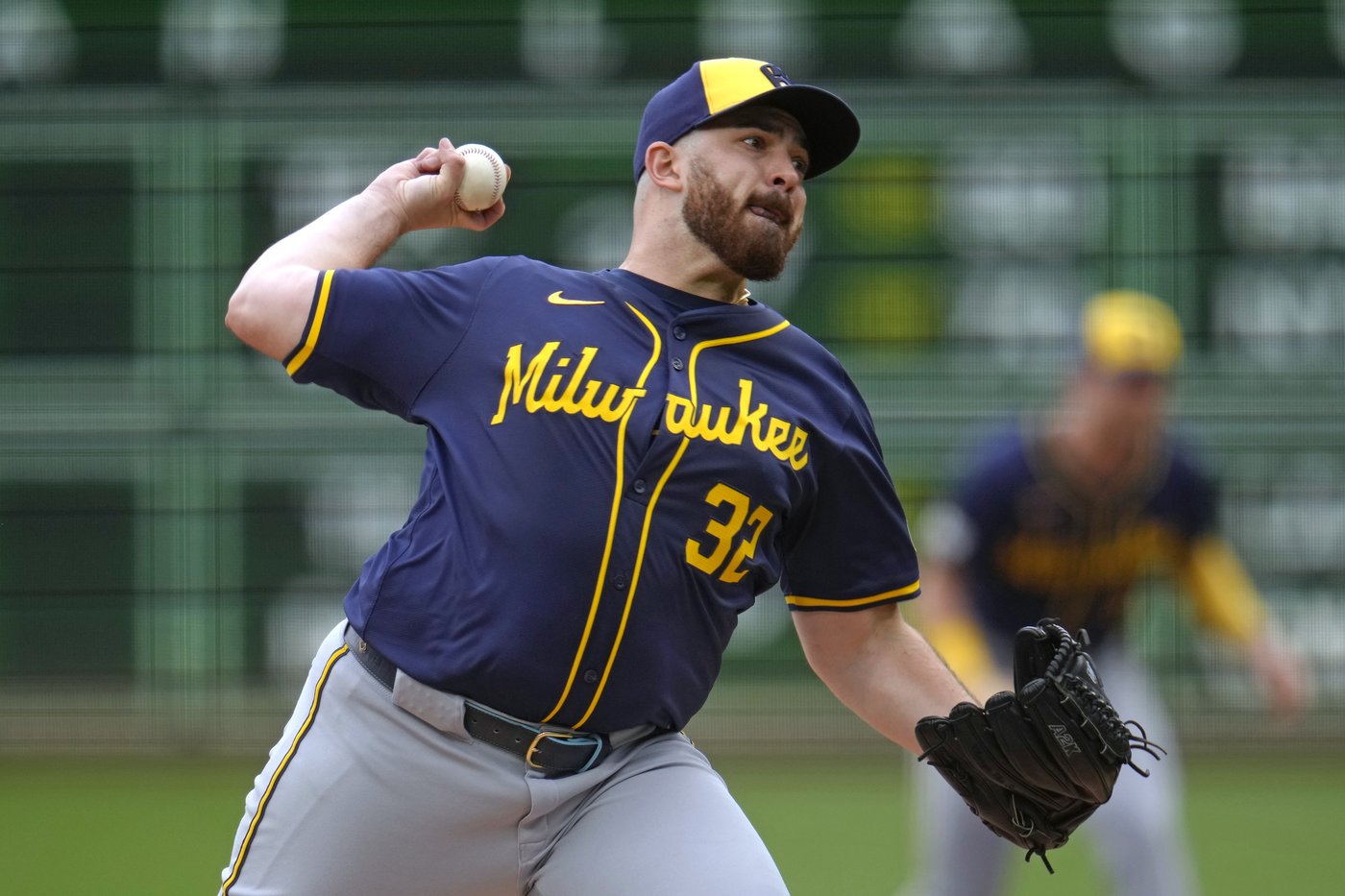 Civale pitches 6 shutout innings, Ortiz has 3 hits in Brewers' 5-2 win over Pirates | iNFOnews.ca