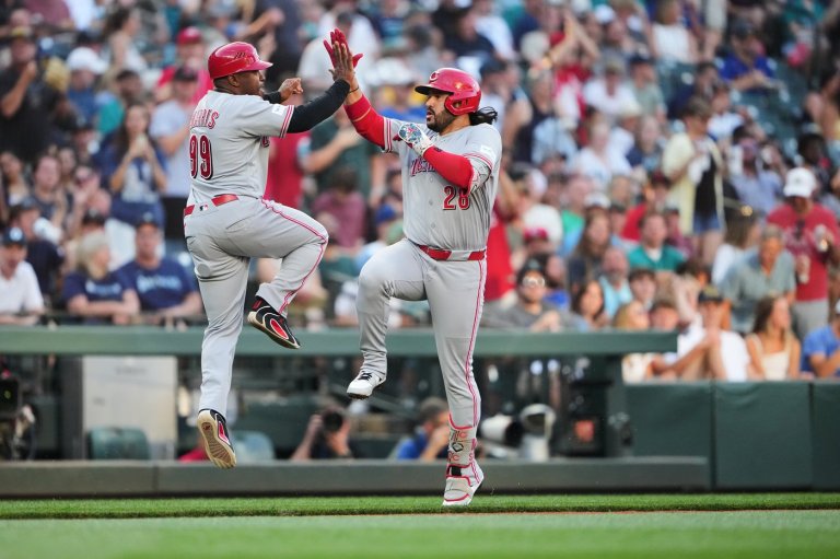 Suárez homers against former team and Burns throws 5 scoreless innings as Reds beat Mariners 4-2 | iNFOnews.ca