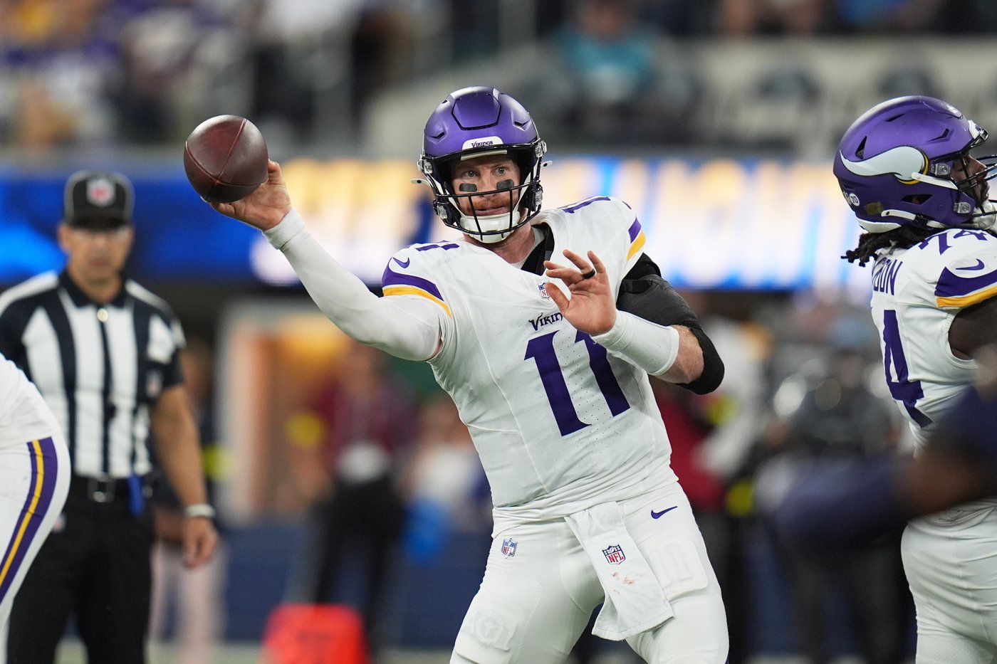 Vikings bring back veteran Carson Wentz for more quarterback depth behind Murray and McCarthy | iNFOnews.ca