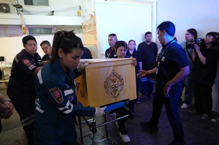 Families retrieve bodies after a 14-year-old killed at least 7 in a shooting outside Bangkok | iNFOnews.ca